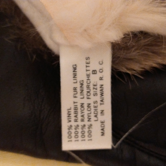 Fashion Accents fur cuffed black vinyl gloves Sz B - Picture 4 of 5